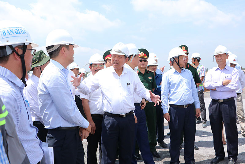 Phó Thủ tướng Trương Hòa Bình kiểm tra tiến độ xây dựng Khu tái định cư Lộc An - Bình Sơn. Phó Thủ tướng Thường trực Trương Hòa Bình kiểm tra tiến độ dự án Sân bay Long Thành -0