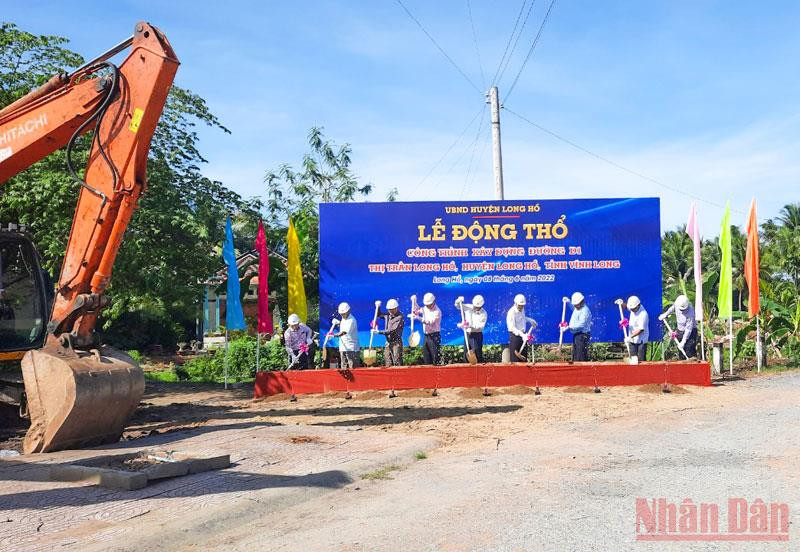 Lễ động thổ Dự án tuyến đường D1 đi qua thị trấn và nhiều xã của huyện Long Hồ sáng 8/6. Nhiều công trình chào mừng 110 năm ngày sinh đồng chí Phạm Hùng -0