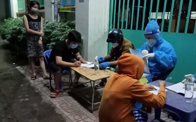Chi hỗ trợ cho người dân trên địa bàn thị xã Tân Uyên (Bình Dương) khi địa phương thực hiện “khóa chặt, đông cứng”. Bình Dương thu hồi các trường hợp chi hỗ trợ trùng lặp -0