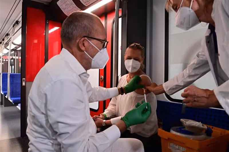 Covid-19: Mũi vaccine tăng cường giúp giảm số ca nhập viện tại châu Âu -0