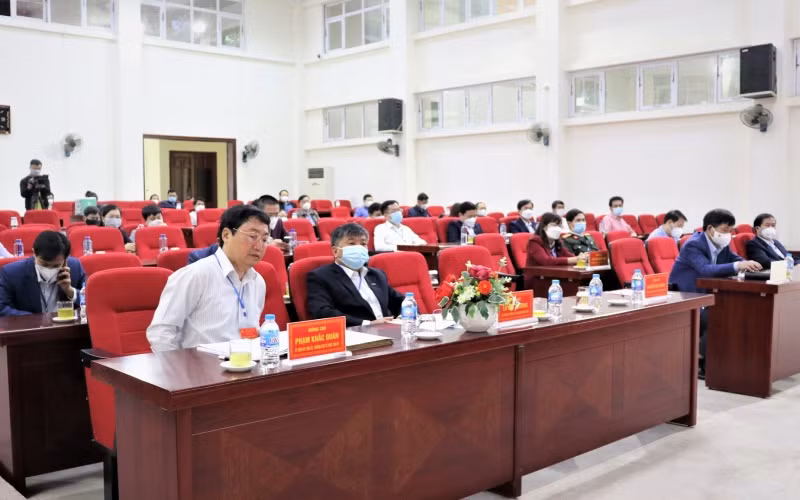 Đại biểu và thí sinh tại phiên khai mạc kỳ thi tuyển lãnh đạo quản lý cấp sở, ngành.