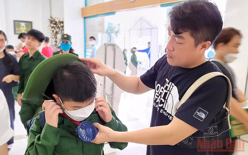 Chiến sĩ “nhí” lên đường tham gia “Học kỳ trong quân đội” -0