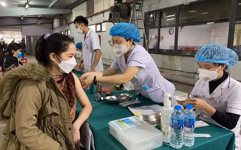 Nghệ An tập trung đẩy nhanh tiến độ tiêm vaccine ngừa Covid-19. (Ảnh: Tiến Hùng)