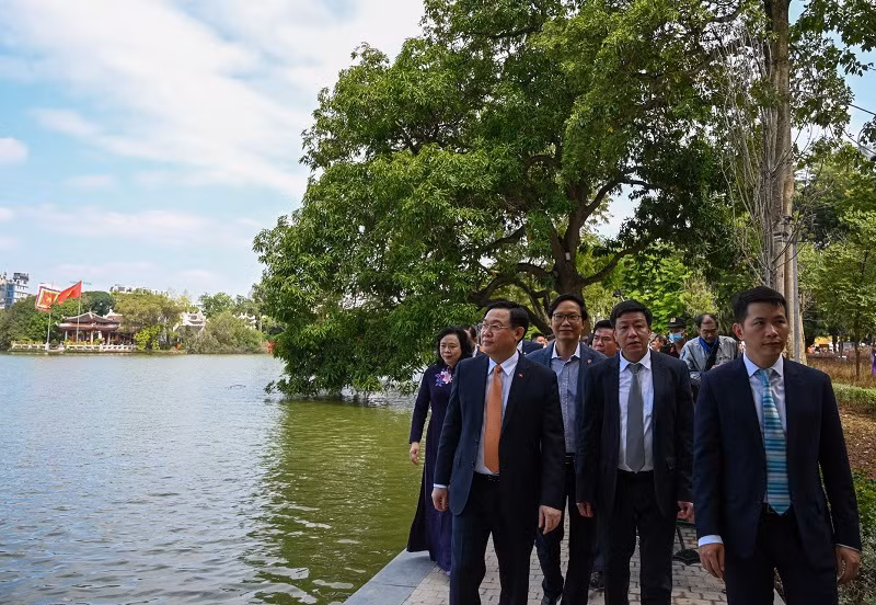 Hoàn thành cải tạo, chỉnh trang khu vực chung quanh hồ Hoàn Kiếm -0