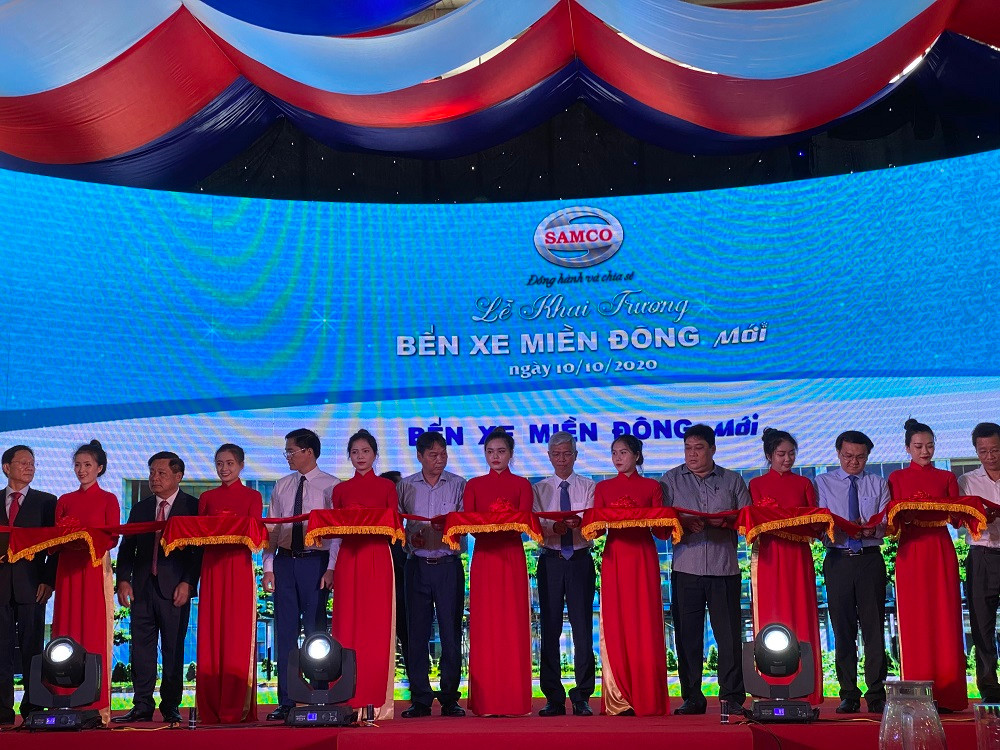 Lãnh đạo UBND TP Hồ Chí Mình dự lễ cắt băng Khai Công trình BXMĐ giai đoạn 1 sáng 10-10. Khai thác Bến xe Miền Đông mới lớn nhất nước -0