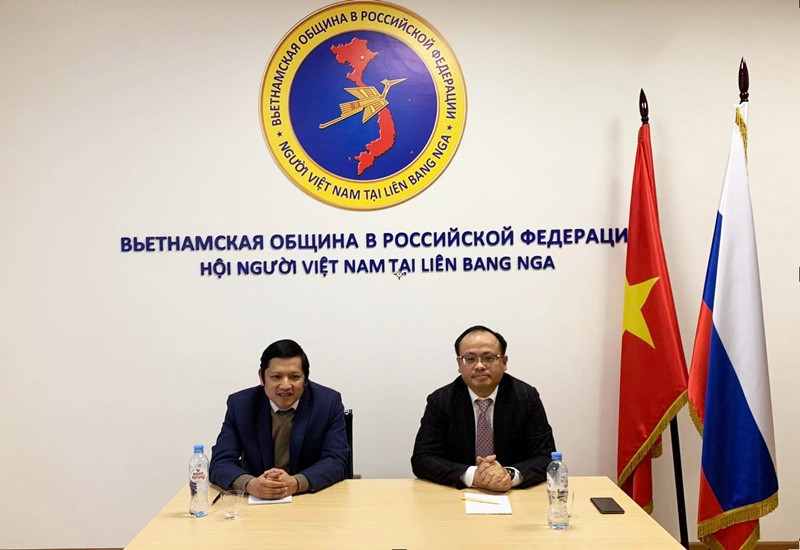 Chủ tịch Hội người Việt Nam tại LB Nga Đỗ Xuân Hoàng (bên phải) tại Hội thảo. Kỷ niệm 71 năm thiết lập quan hệ ngoại giao LB Nga - Việt Nam -0