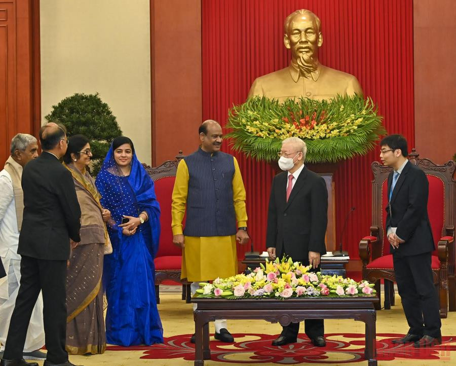 Tổng Bí thư Nguyễn Phú Trọng, Chủ tịch Hạ viện Cộng hòa Ấn Độ Om Birla với các đại biểu tại buổi tiếp. Tổng Bí thư Nguyễn Phú Trọng tiếp Chủ tịch Hạ viện Cộng hoà Ấn Độ Om Birla -0