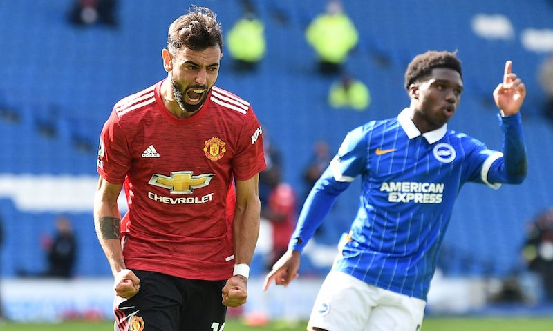 B. Fernandes (áo đỏ) ấn định chiến thắng 3-2 cho Man United.