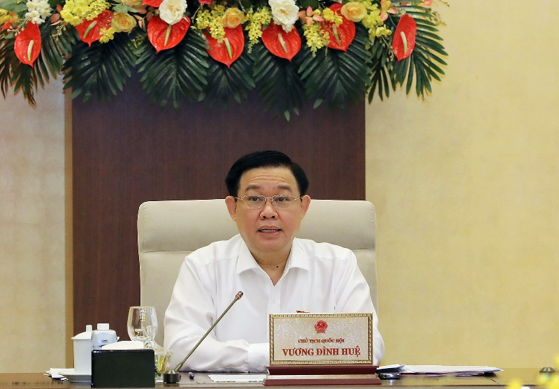 Chủ tịch Quốc hội Vương Đình Huệ điều hành phiên họp. (Ảnh: DUY LINH)