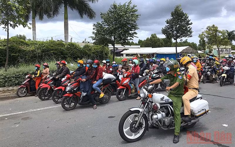 Khoảng 14.500 lao động tại Cà Mau có nhu cầu trở lại TP Hồ Chí Minh, Đồng Nai, Bình Dương trong năm 2021.