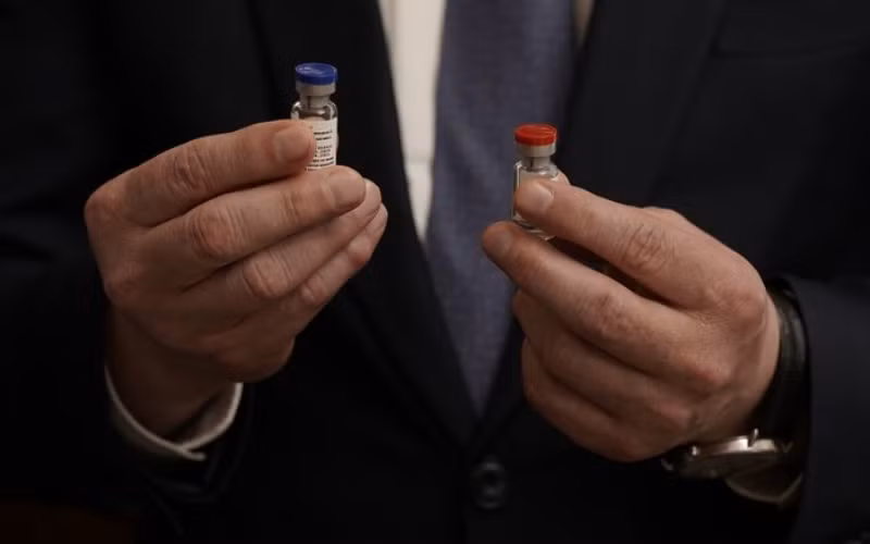 Một liều vaccine Sputnik V ngừa Covid-19 gồm hai mũi tiêm. (Ảnh: Bộ Y tế Nga)