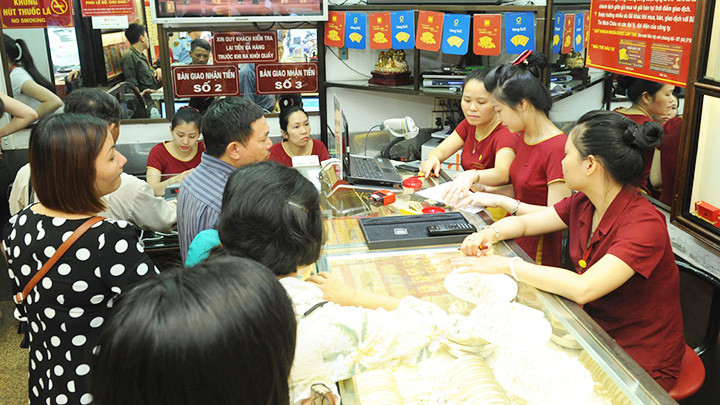 Nhà đầu tư trong nước cần tránh tâm lý đổ xô giao dịch vàng trong thời điểm này.
