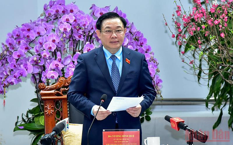 Chủ tịch Quốc hội Vương Đình Huệ phát biểu tại buổi làm việc. (Ảnh: Duy Linh) Ngành dệt may trong khó khăn càng có sức bật mãnh liệt, gặt hái những thành công mới -0