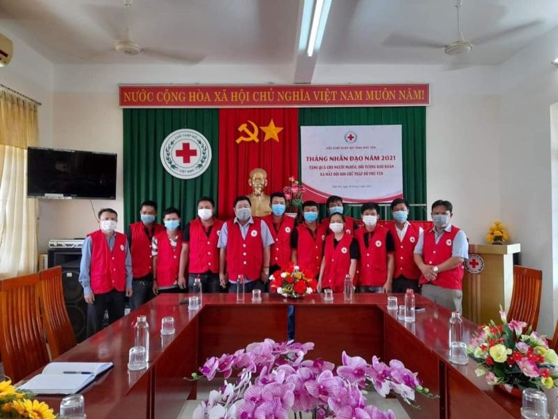 Đội SOS Chữ thập đỏ Phú Yên đã thực hiện nhiều hoạt động xã hội, nhân đạo ý nghĩa, nhất là trong những ngày phòng chống dịch Covid-19. Phú Yên đưa bốn ngư dân gặp khó từ Ninh Thuận về nhà an toàn -0