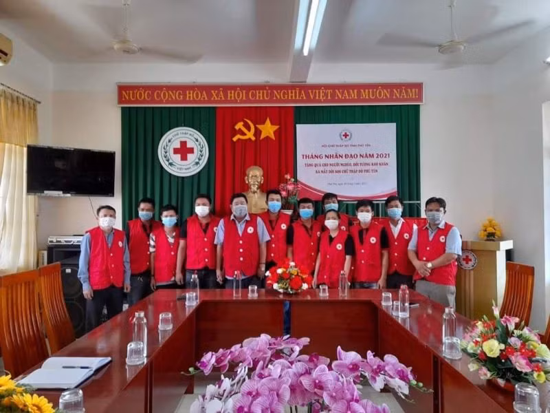 Phú Yên đưa bốn ngư dân gặp khó từ Ninh Thuận về nhà an toàn -0