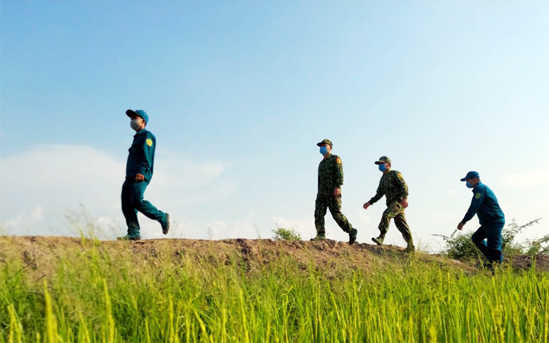 Bộ đội Biên phòng phối hợp các lực lượng tuần tra trên tuyến biên giới ở Kiên Giang. Chống buôn lậu và xuất, nhập cảnh trái phép -0