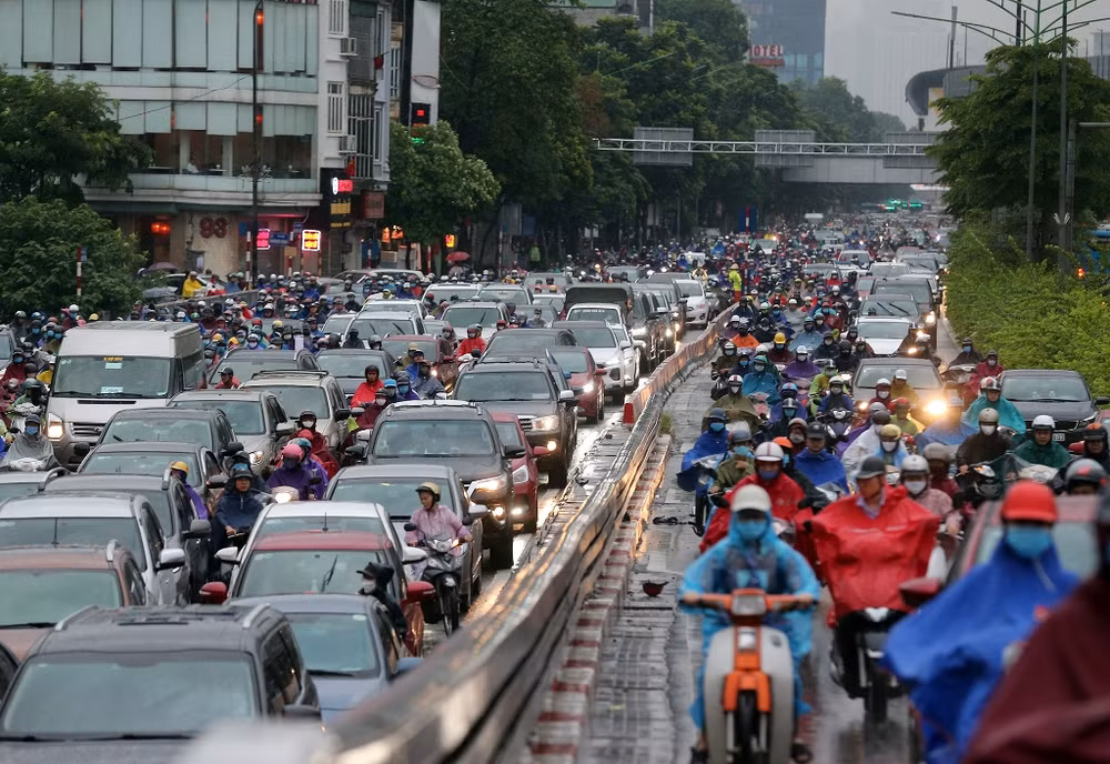 Hà Nội mưa lớn, ùn tắc nghiêm trọng sáng đầu tuần -0