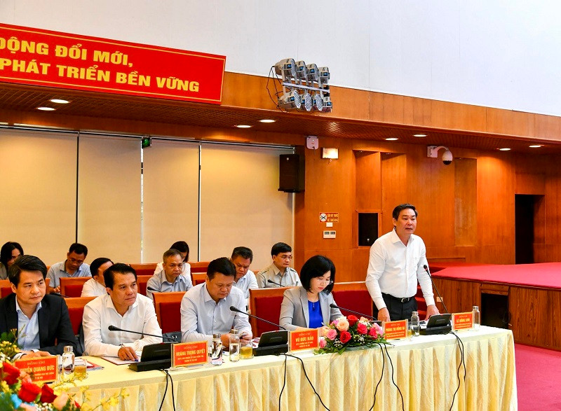 Phó Chủ tịch UBND thành phố Lê Hồng Sơn phát biểu tại buổi làm việc. Xây dựng quận Hà Đông trở thành trung tâm thương mại, du lịch và dịch vụ của Thủ đô -0