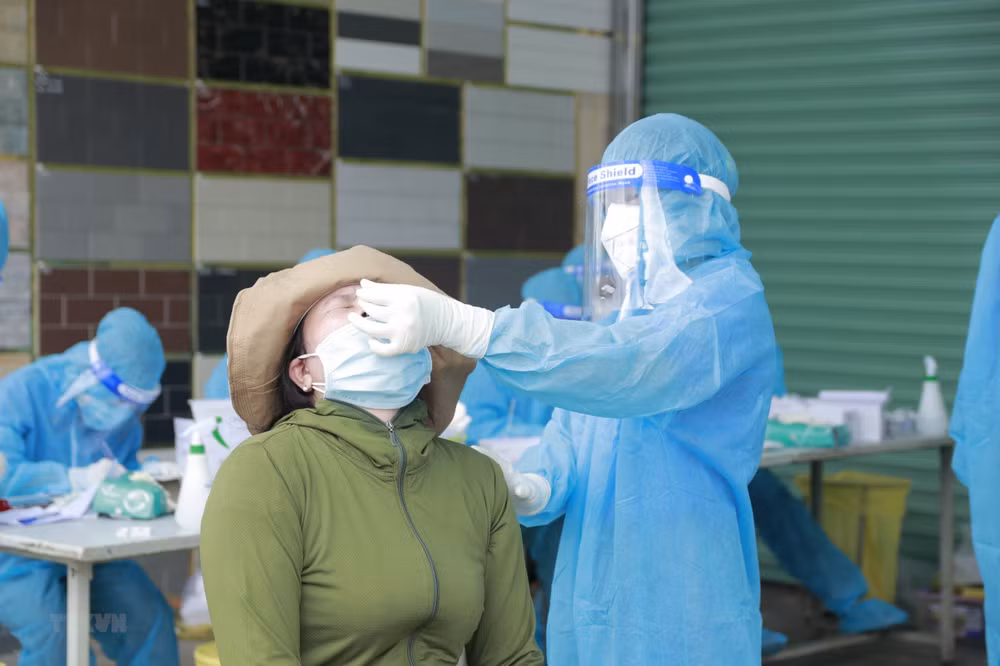 Truy tìm F0 tại 11 phường thực hiện 'khóa chặt' ở Bình Dương -1