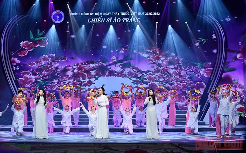 Những “chiến sĩ áo trắng” luôn là hình&nbsp;ảnh đẹp về sự hy sinh, y đức, tấm lòng nhân ái -0