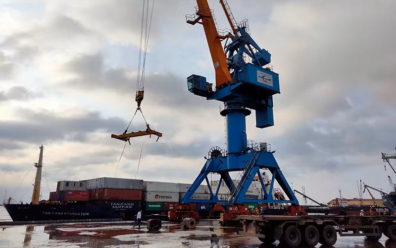 Cảng quốc tế Lào - Việt đón chuyến tàu container đầu tiên