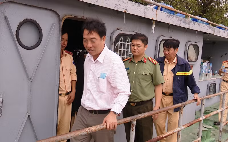 Vẫn chưa tìm thấy chiến sĩ giao thông mất tích vụ lật ca-nô ở Vĩnh Long -0