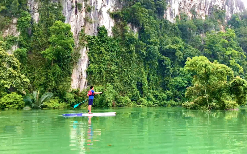 Du ngoạn, khám phá thiên nhiên trong mùa nước lũ - sản phẩm du lịch mới ở vùng đồng bào Rục của Công ty Chua me đất (Quảng Bình). Quảng Bình tổ chức chương trình du lịch trọn gói đón khách từ vùng vàng, vùng xanh -0