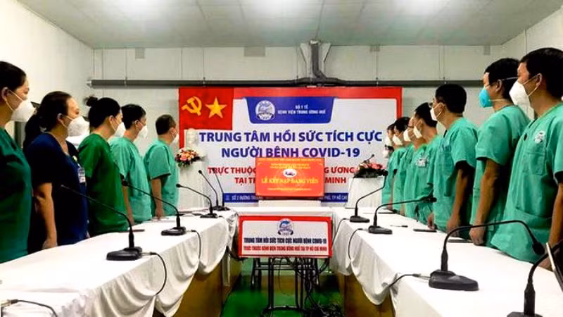 Lễ kết nạp Đảng nơi tuyến đầu chống dịch -0