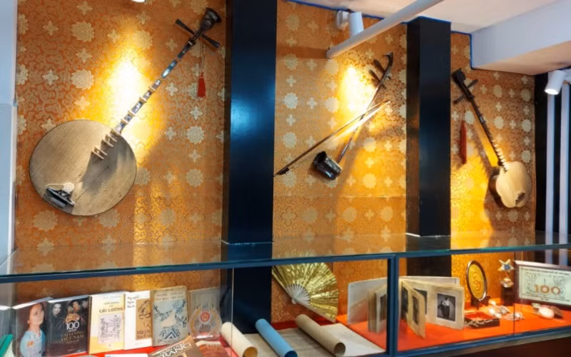 Những hiện vật trưng bày tại Phòng Truyền thống.