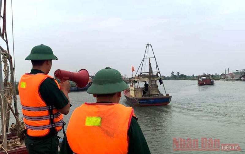 Thanh Hóa kêu gọi tàu thuyền về nơi tránh trú trước bão số 7. Ảnh: MAI LUẬN.