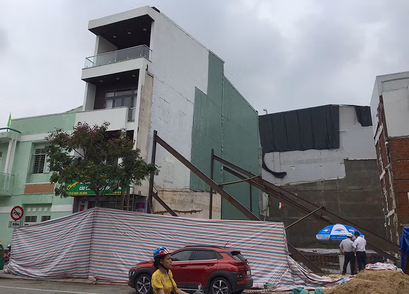 Hiện trường công trình hiện đã được chằng chống.