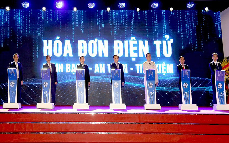 Lễ nhấn nút triển khai Hệ thống hóa đơn điện tử ngày 21/11. (Ảnh: TCT) Đã có 263.182 doanh nghiệp đăng ký sử dụng hóa đơn điện tử -0