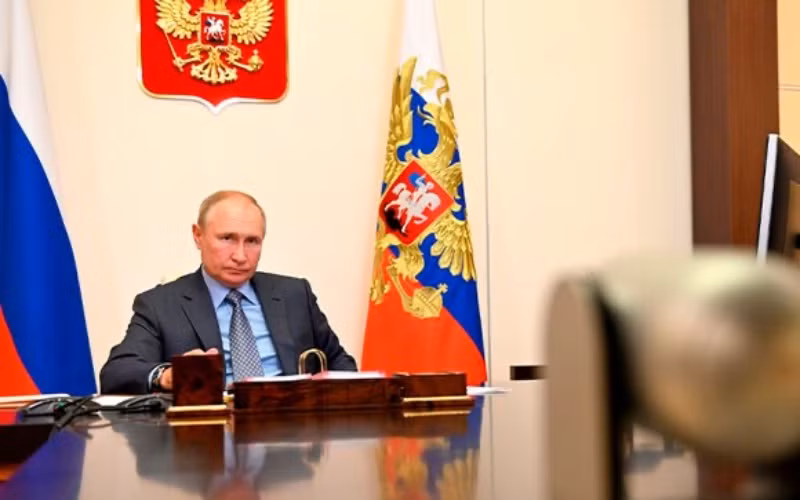 Tổng thống Nga V. Putin ký thông qua Kế hoạch chống tham nhũng quốc gia giai đoạn 2021-2024. (Ảnh: Điện Kremlin)