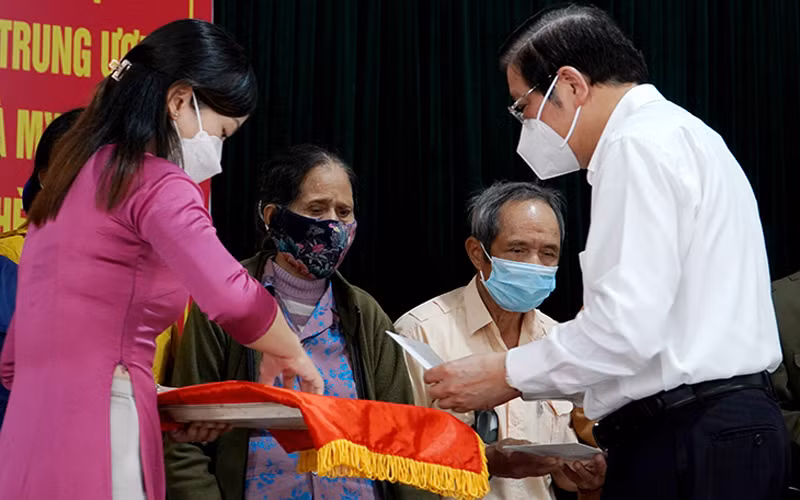 Đồng chí Phan Đình Trạc thăm, chúc Tết tại Quảng Nam -0