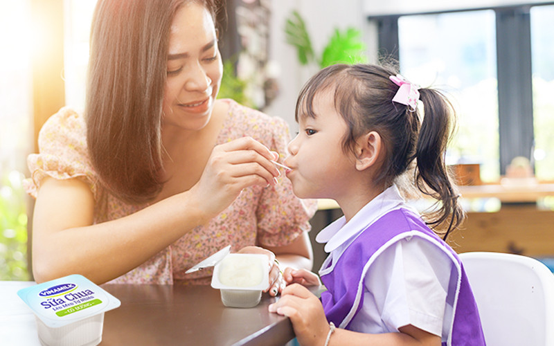 Sữa chua Vinamilk góp phần tạo nên những bữa ăn lành mạnh. Ảnh: Vinamilk