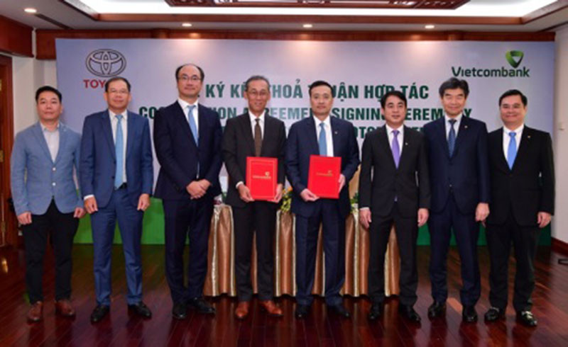 Các đại biểu cao cấp chụp ảnh kỷ niệm. Vietcombank và Toyota Motor Việt Nam ký kết Thỏa thuận Hợp tác -0