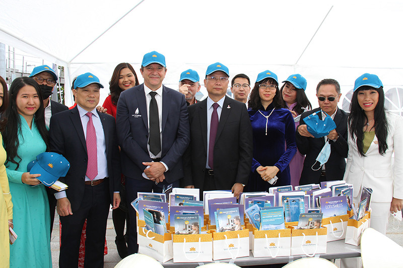 Các đại biểu thăm gian trưng bày của Vietnam Airlines. Những ấn tượng đẹp về Việt Nam tại vùng núi cao La Plagne ở Pháp -0