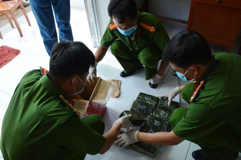 Tang vật trong vụ bắt đối tượng vận chuyển chất ma túy số lượng lớn. Đấu tranh với tội phạm tuyến biên giới trong mùa dịch Covid-19 -0