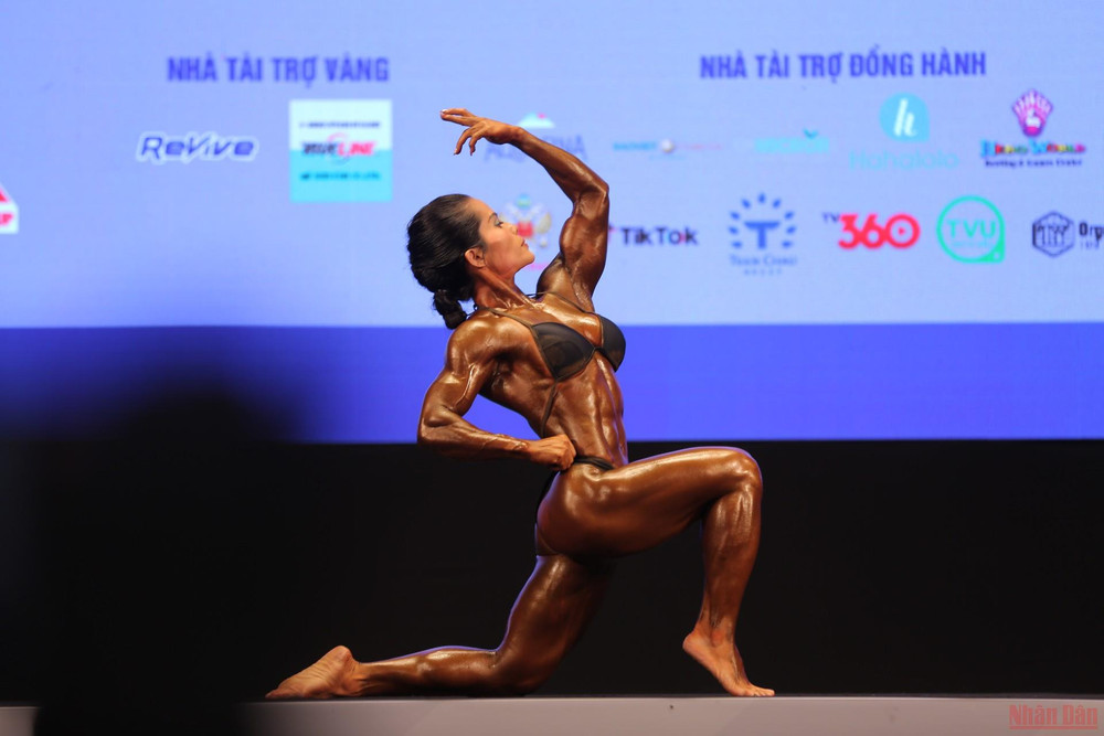 Đây cũng là kỳ SEA Games đầu tiên của cô. Trước thềm giải đấu, Kim Loan đã có sự chuẩn bị rất kĩ về cả tâm lý, tập luyện lẫn việc tuân thủ chặt chẽ chế độ ăn uống khoa học. Ngắm cơ bắp như tạc tượng của nữ lực sĩ vô địch SEA Games 31 -1