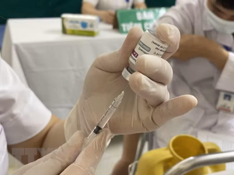 Tiêm vaccine ngừa Covid-19. (Ảnh: TTXVN)