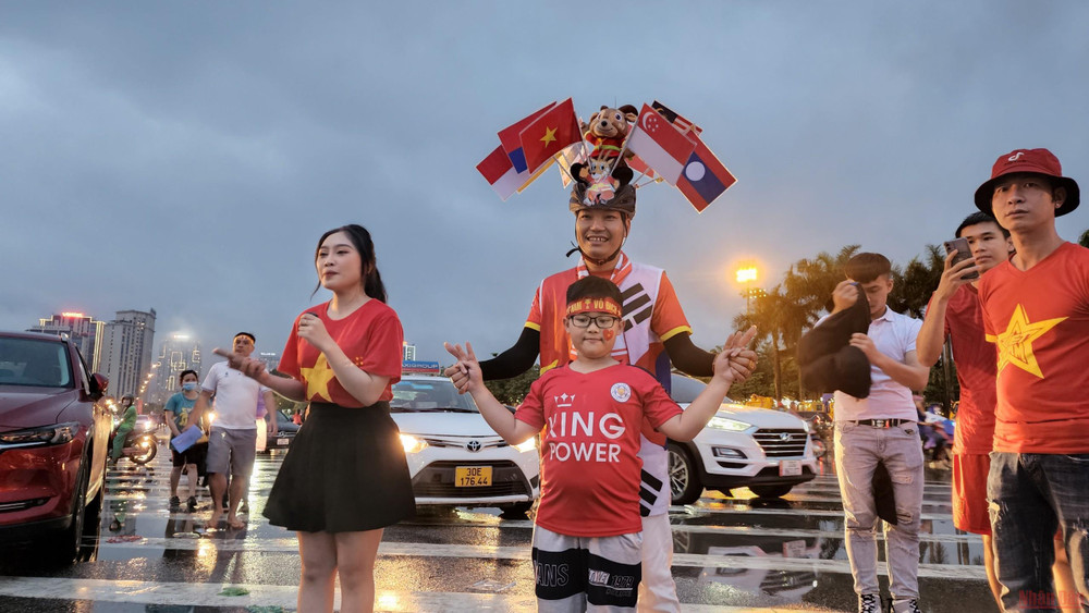 Chiếc mũ được anh Hưởng làm từ đầu SEA Games 31. Những cổ động viên