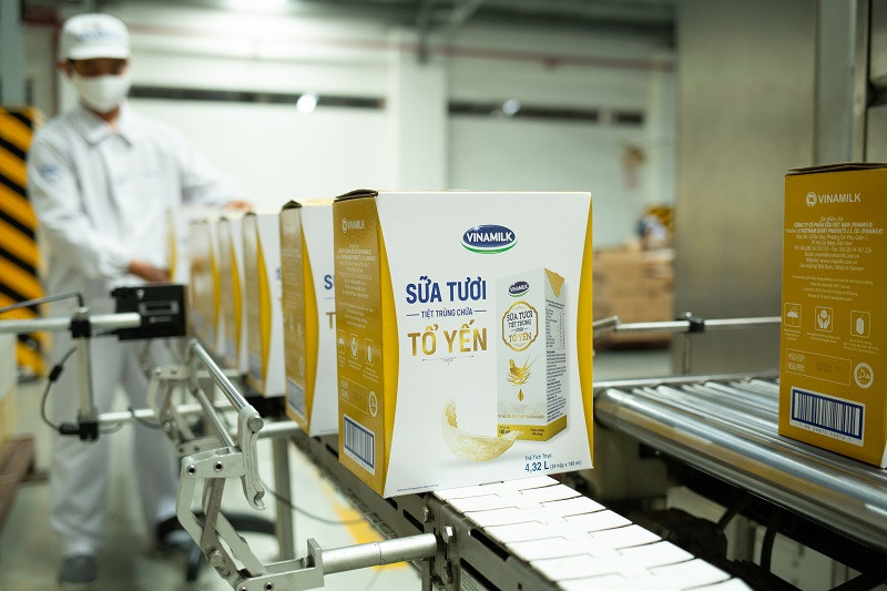 Sản phẩm được sản xuất theo dây chuyền hiện đại tại các nhà máy của Vinamilk. Sữa tươi tiệt trùng chứa tổ yến: Món quà sức khỏe ý nghĩa -0