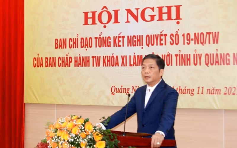 Đồng chí Trần Tuấn Anh, Ủy viên Bộ Chính trị, Trưởng Ban Kinh tế Trung ương, Phó Trưởng Ban Thường trực Ban Chỉ đạo phát biểu tại hội nghị.
