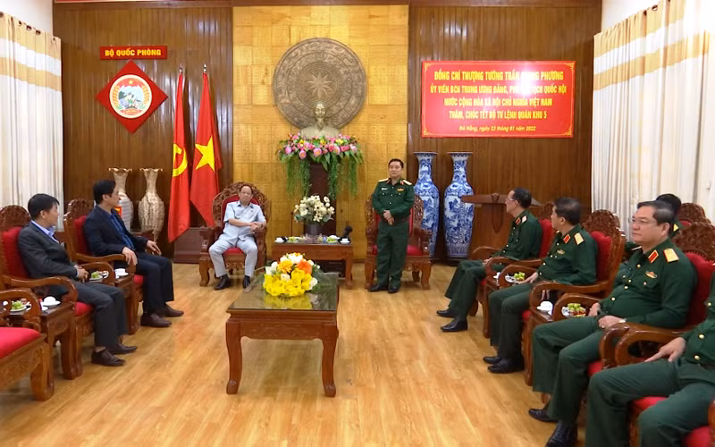 Phó Chủ tịch Quốc hội Trần Quang Phương thăm, chúc Tết lực lượng vũ trang Đà Nẵng -0