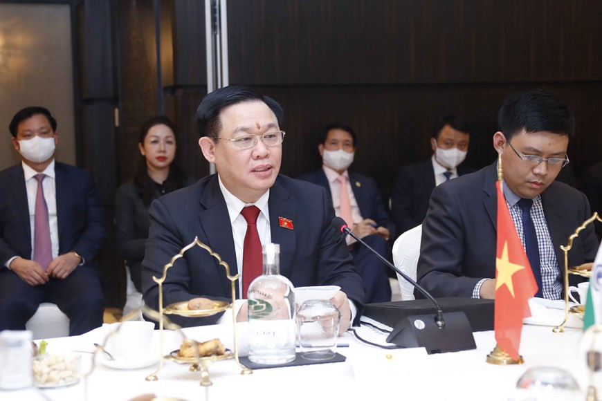 Chủ tịch Quốc hội Vương Đình Huệ phát biểu. (Ảnh: TTXVN) Chủ tịch Quốc hội Vương Đình Huệ hội đàm với Chủ tịch Hạ viện Ấn Độ On Birla -0
