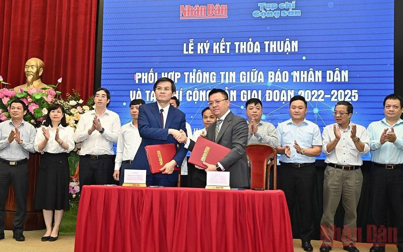 Quang cảnh lễ ký kết. (Ảnh: ĐĂNG KHOA)