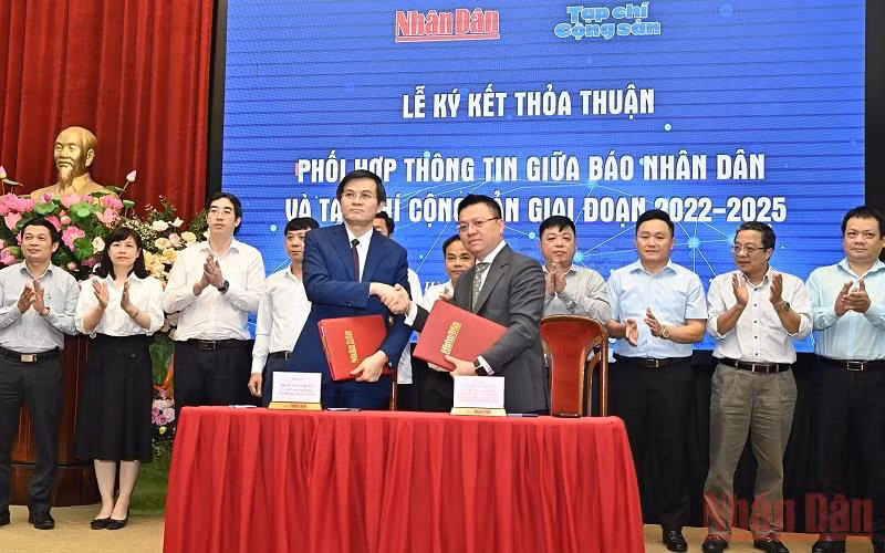 Quang cảnh lễ ký kết. (Ảnh: ĐĂNG KHOA)