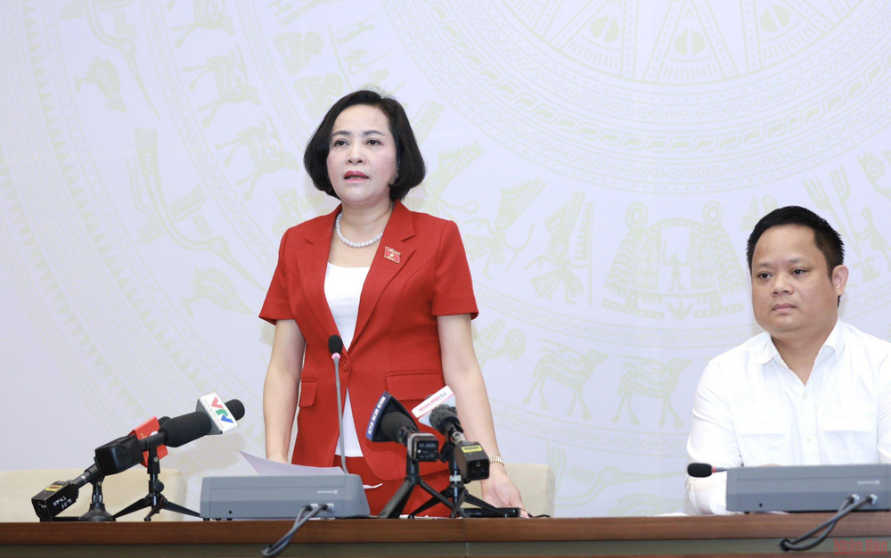 Bà Nguyễn Thị Thanh, Ủy viên Ủy ban Thường vụ Quốc hội, Trưởng Ban Công tác đại biểu thông tin với báo chí về công tác nhân sự tại Kỳ họp thứ ba, Quốc hội khóa XV, sáng 7/6. (Ảnh: LINH KHOA) Chính thức bãi nhiệm đại biểu Quốc hội khóa XV đối với ông Nguyễn Thanh Long -0