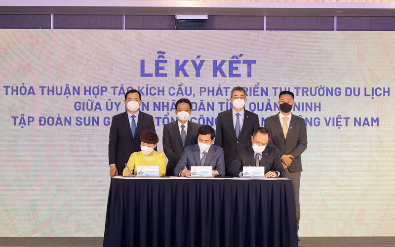 Lễ ký kết giữa tỉnh Quảng Ninh, Sun Group và Vietnam Airlines. 