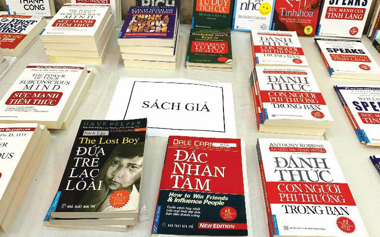 Sách giả các đầu sách của First News - Trí Việt. Ảnh: First News - Trí Việt.
